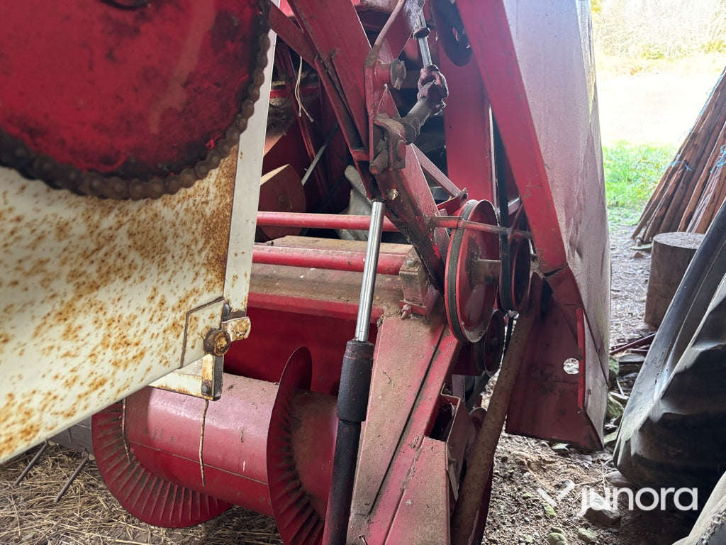 Skördetröska - International Harvester 35