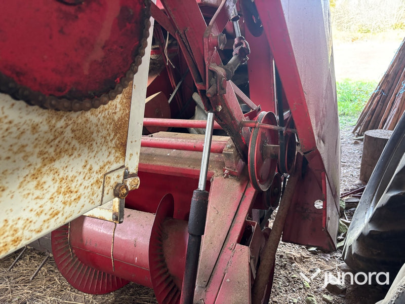 Skördetröska - International Harvester 35
