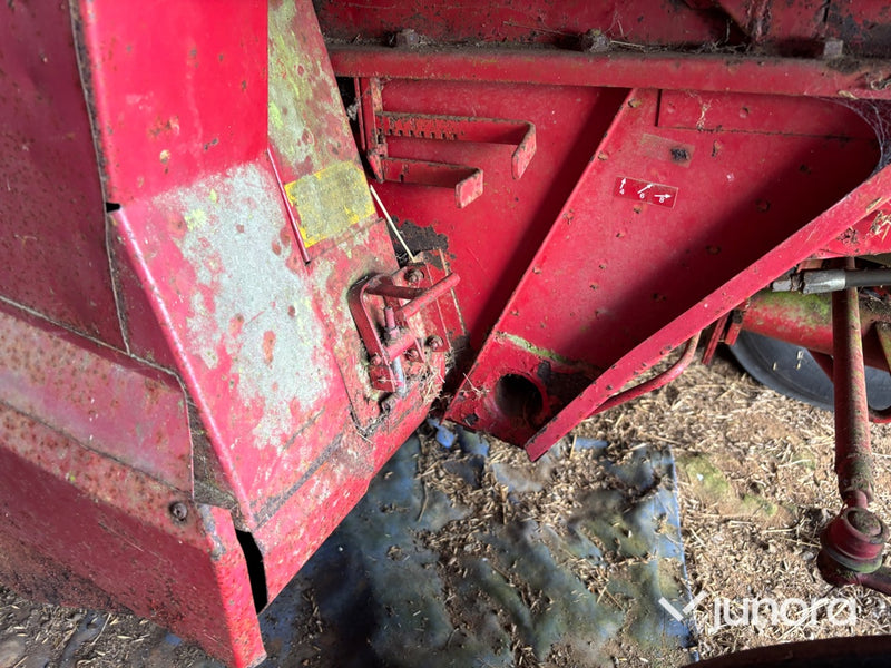 Skördetröska - International Harvester 35