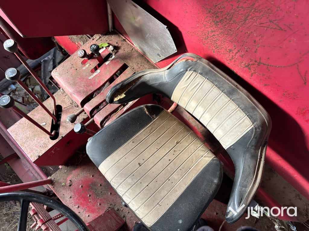 Skördetröska - International Harvester 35