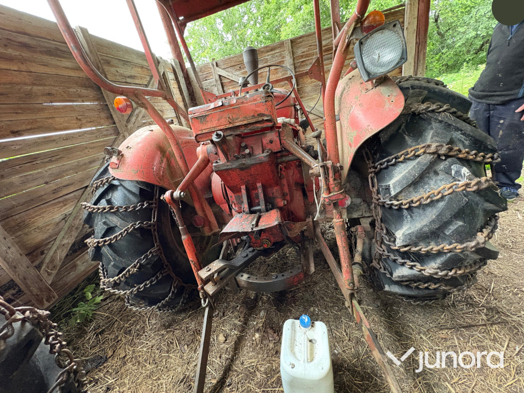Traktor Nuffield Universal 3DL