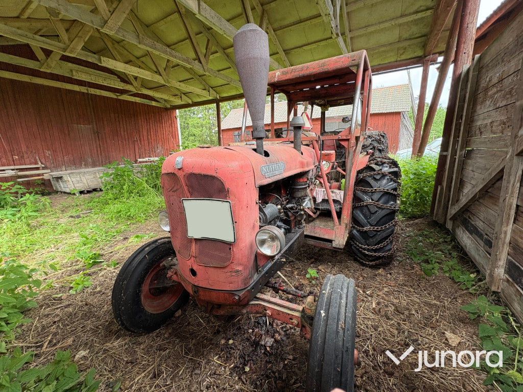Traktor Nuffield Universal 3DL