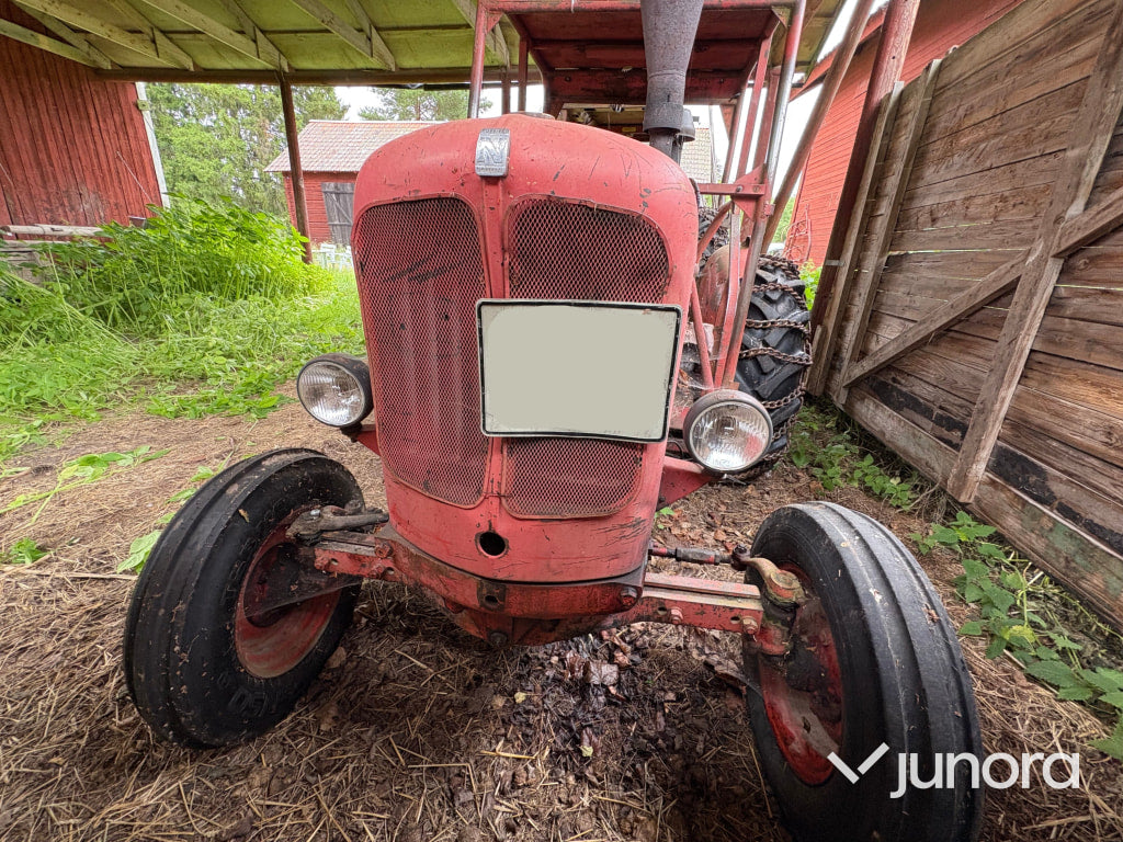 Traktor Nuffield Universal 3DL