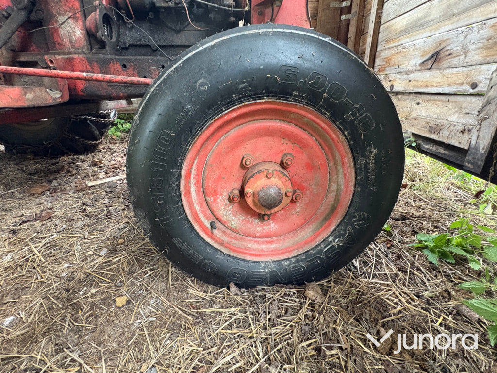 Traktor Nuffield Universal 3DL