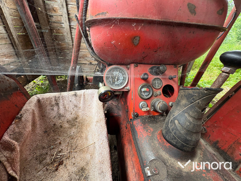 Traktor Nuffield Universal 3DL