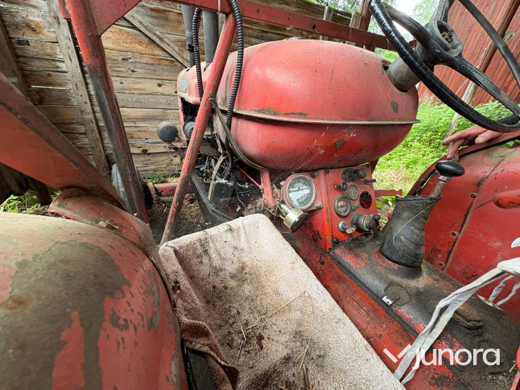 Traktor Nuffield Universal 3DL