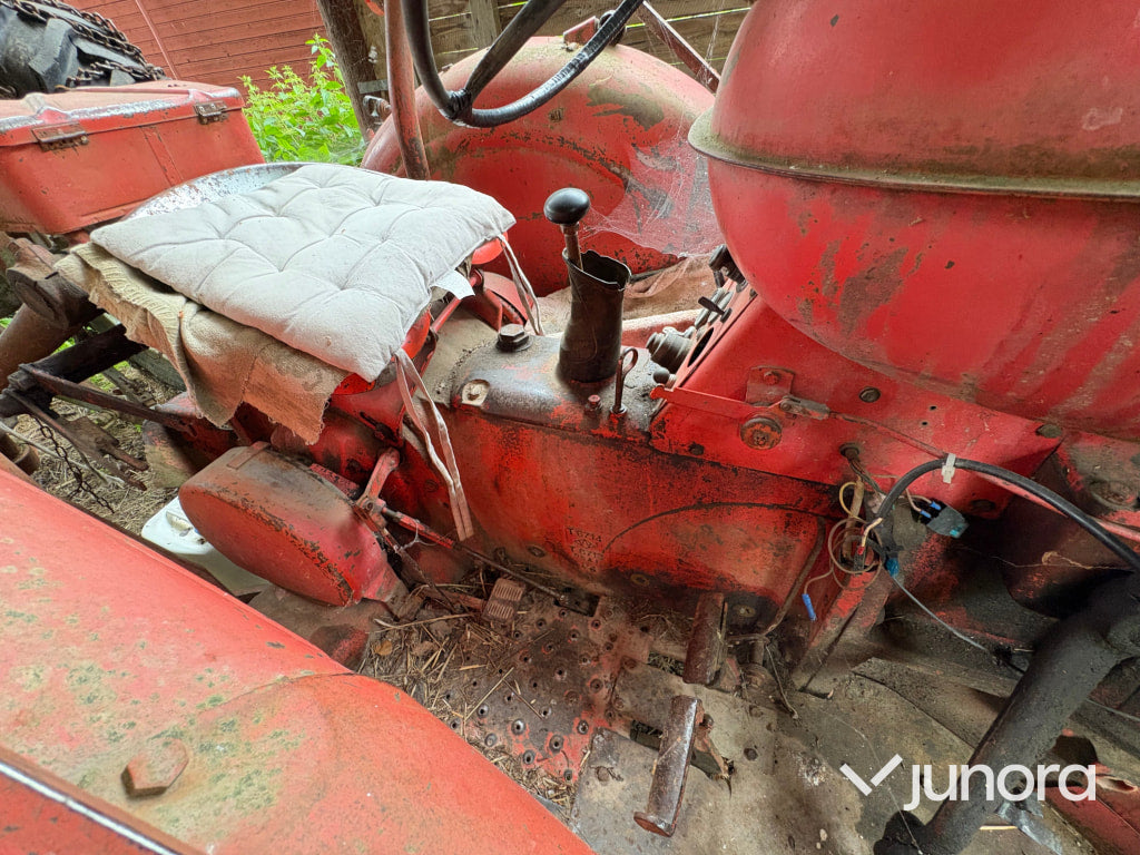 Traktor Nuffield Universal 3DL