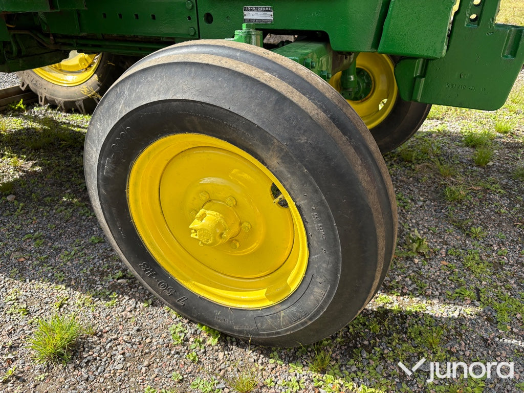 Traktor - John Deere 2130