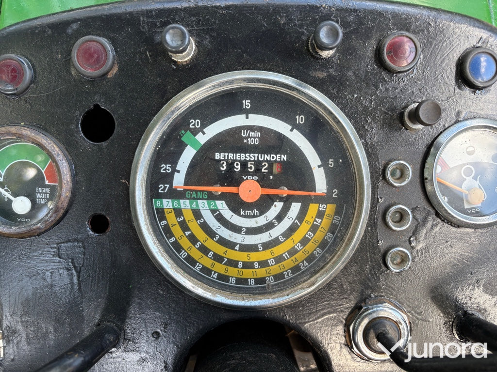 Traktor - John Deere 2130