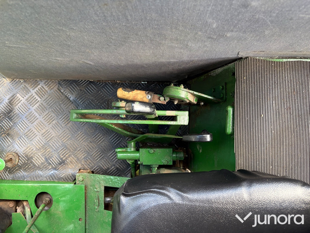 Traktor - John Deere 2130