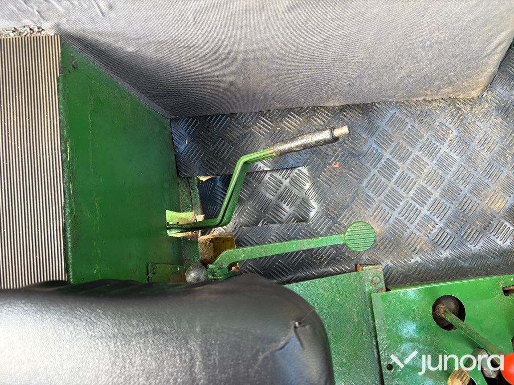 Traktor - John Deere 2130