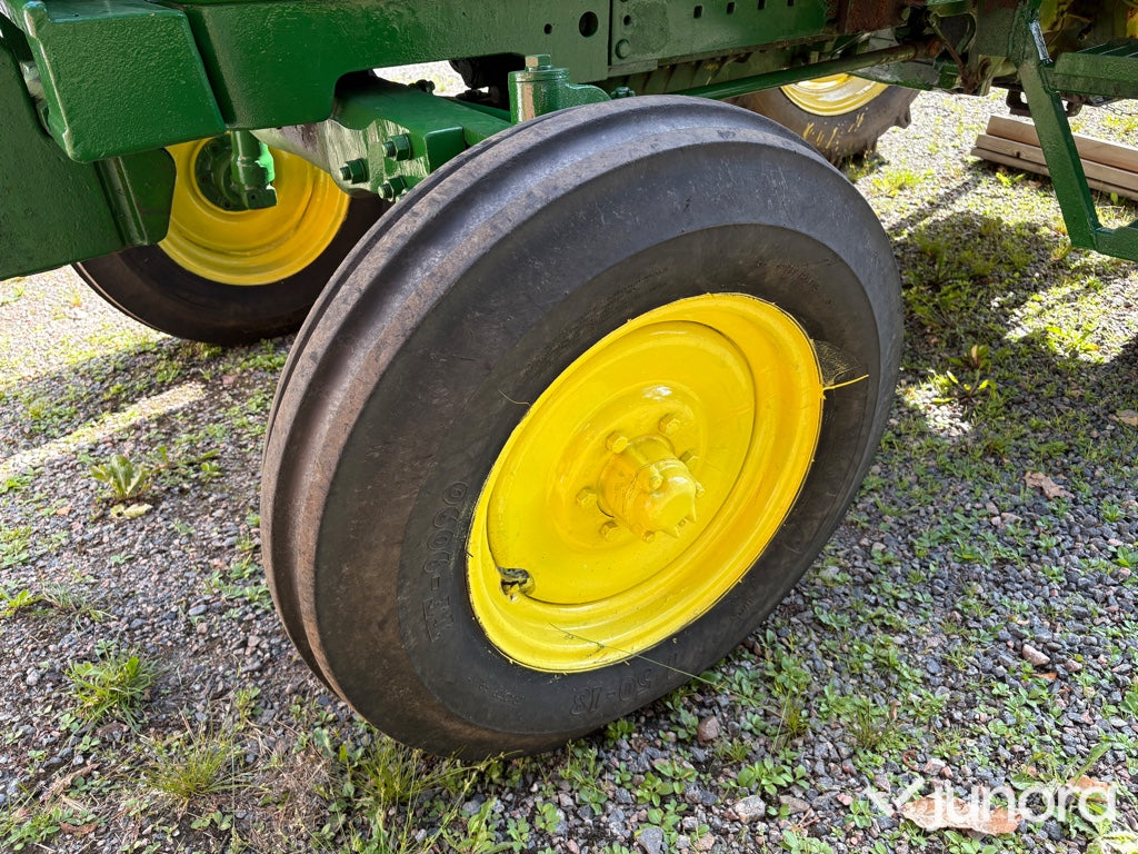 Traktor - John Deere 2130