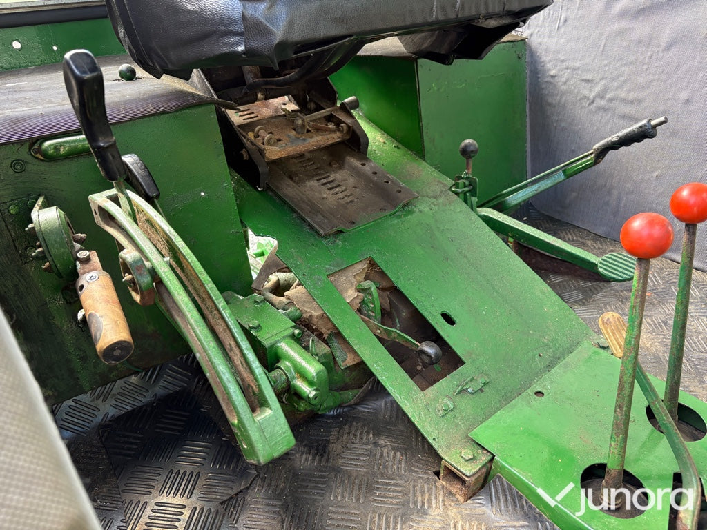 Traktor - John Deere 2130