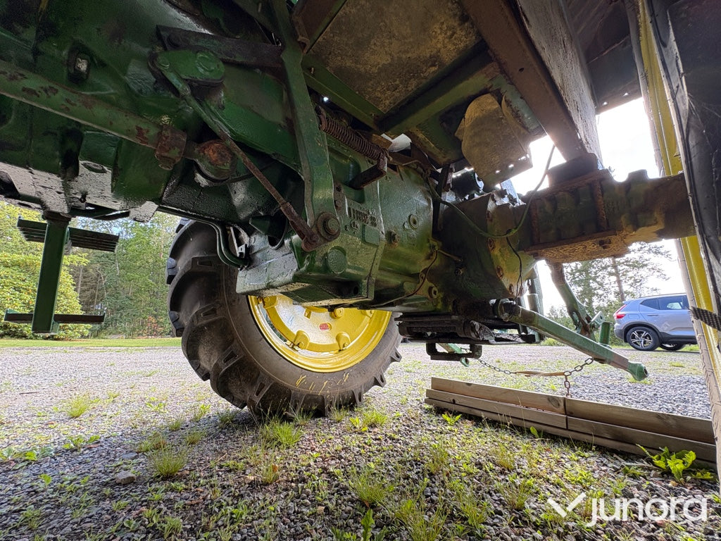 Traktor - John Deere 2130