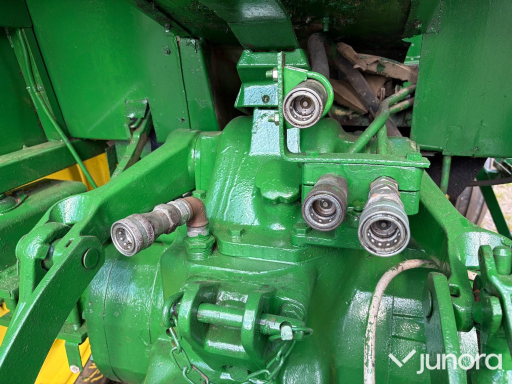 Traktor - John Deere 2130