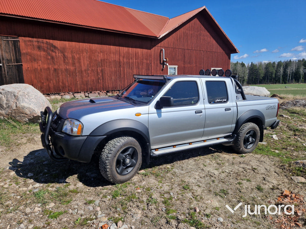 Nissan Double Cab Navara A-traktor