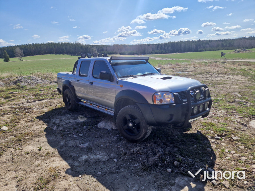 Nissan Double Cab Navara A-traktor