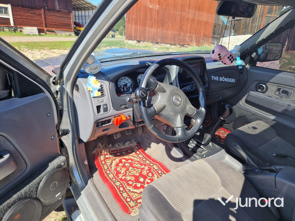 Nissan Double Cab Navara A-traktor