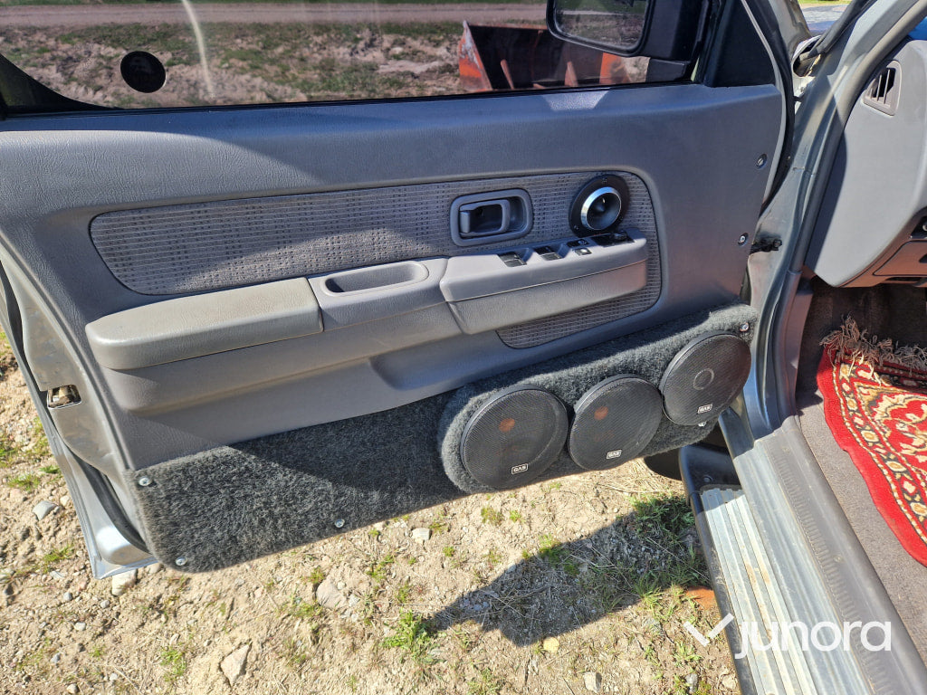 Nissan Double Cab Navara A-traktor
