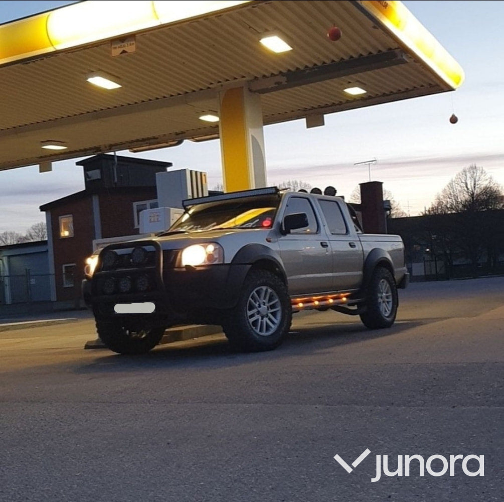Nissan Double Cab Navara A-traktor