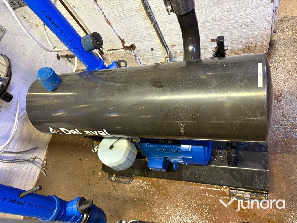 Vakuumpump DeLaval DVP 800 med frekvensstyrning och rörsystem