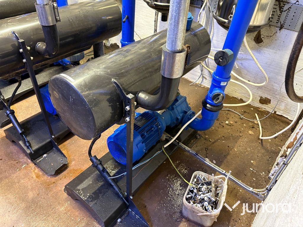 Vakuumpump DeLaval DVP 800 med frekvensstyrning och rörsystem