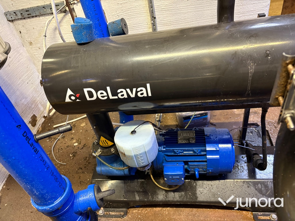 Vakuumpump DeLaval DVP 800 med frekvensstyrning och rörsystem