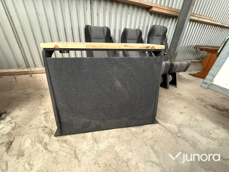 3 säten samt ett bord