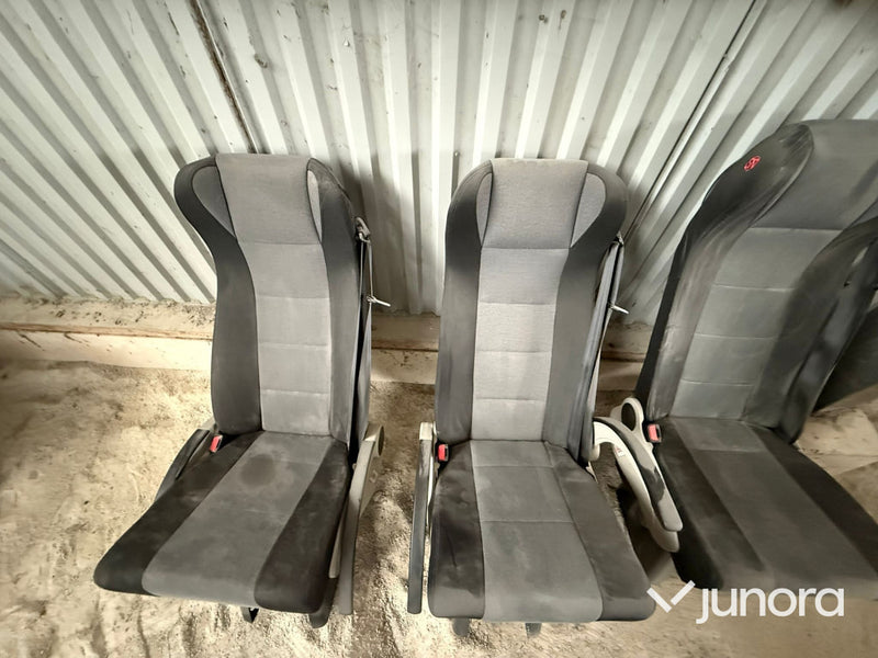 3 säten samt ett bord