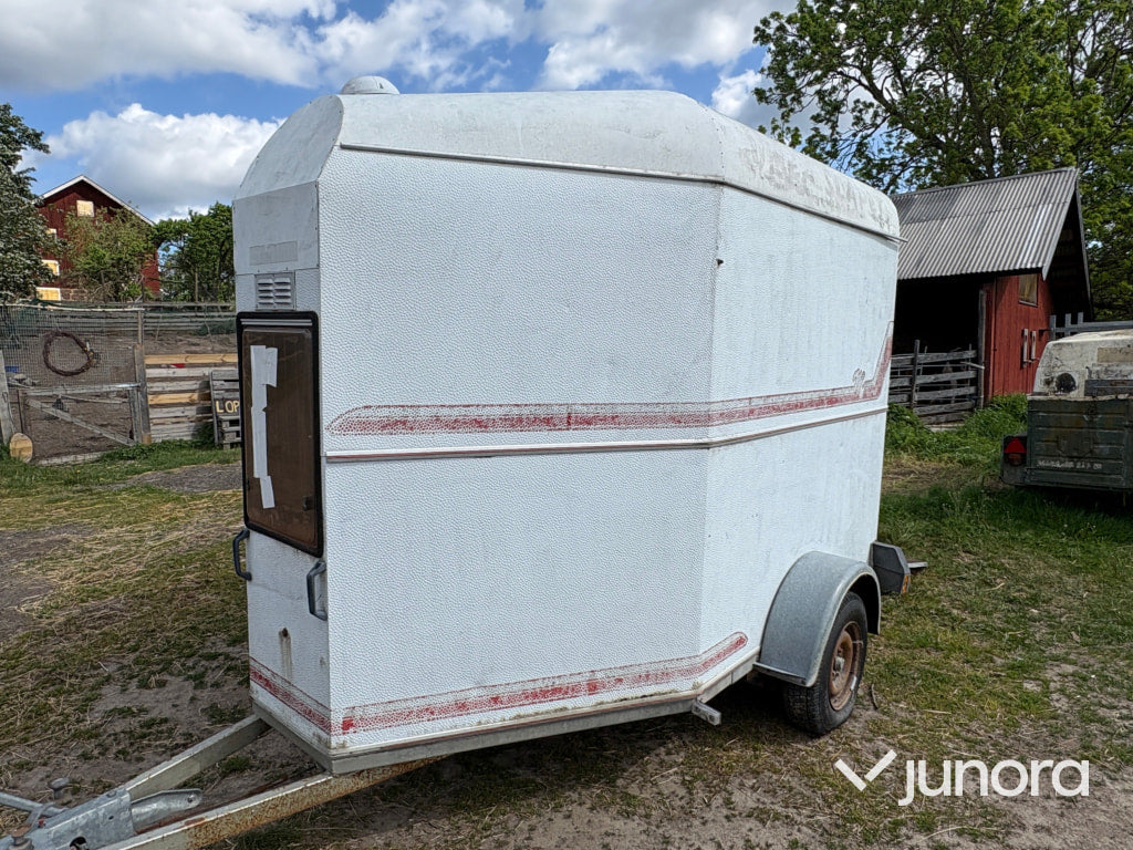 Hästtransport Umeå Släpet B4 Brunte Lyx