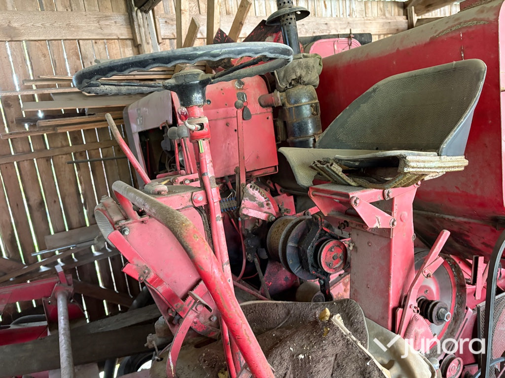 Skördetröska - Massey Ferguson, 31