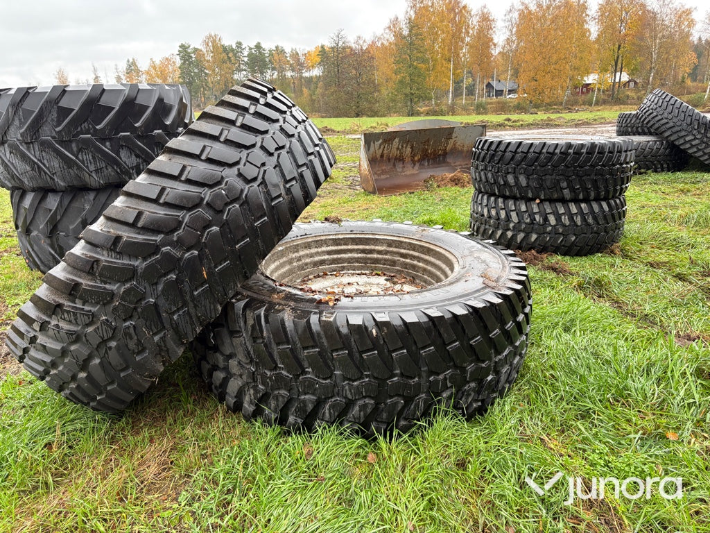 Traktordäck med fälg 650/65 R42 540/65 R30 4 st