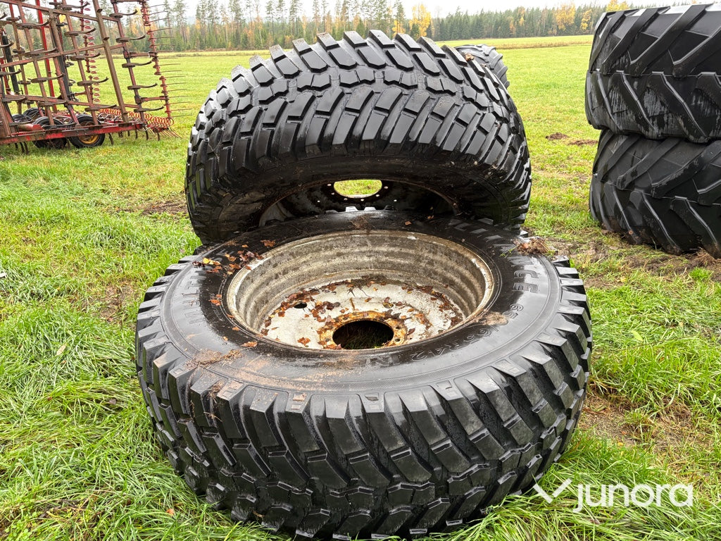 Traktordäck med fälg 650/65 R42 540/65 R30 4 st