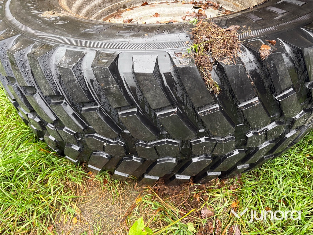 Traktordäck med fälg 650/65 R42 540/65 R30 4 st