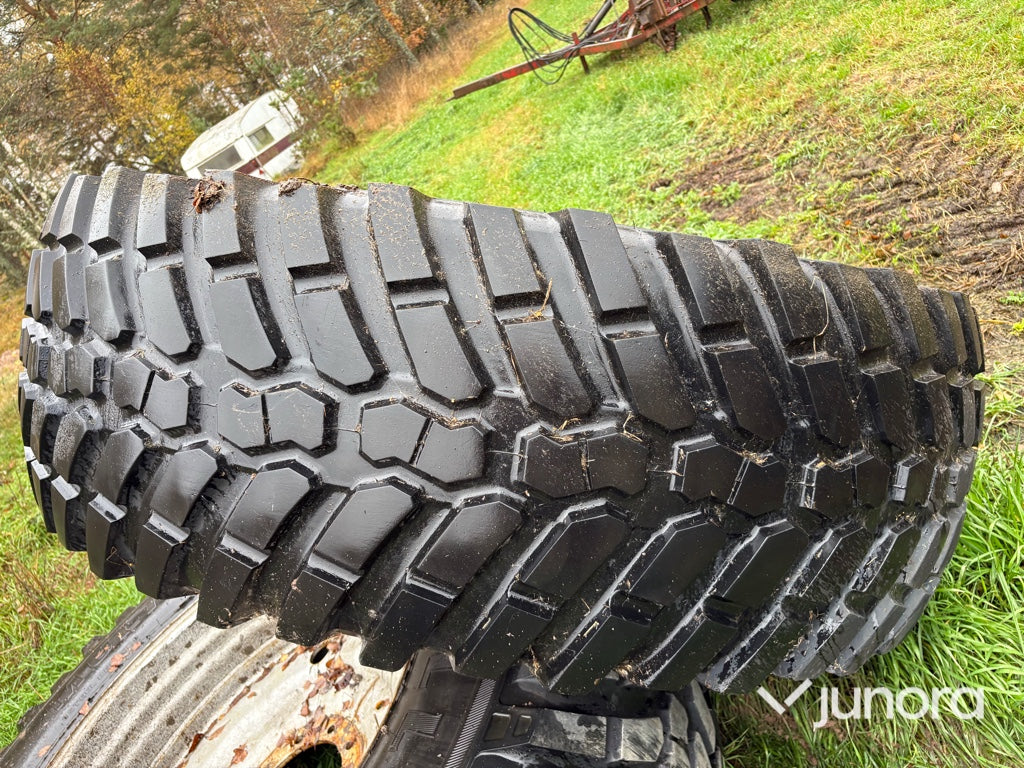 Traktordäck med fälg 650/65 R42 540/65 R30 4 st