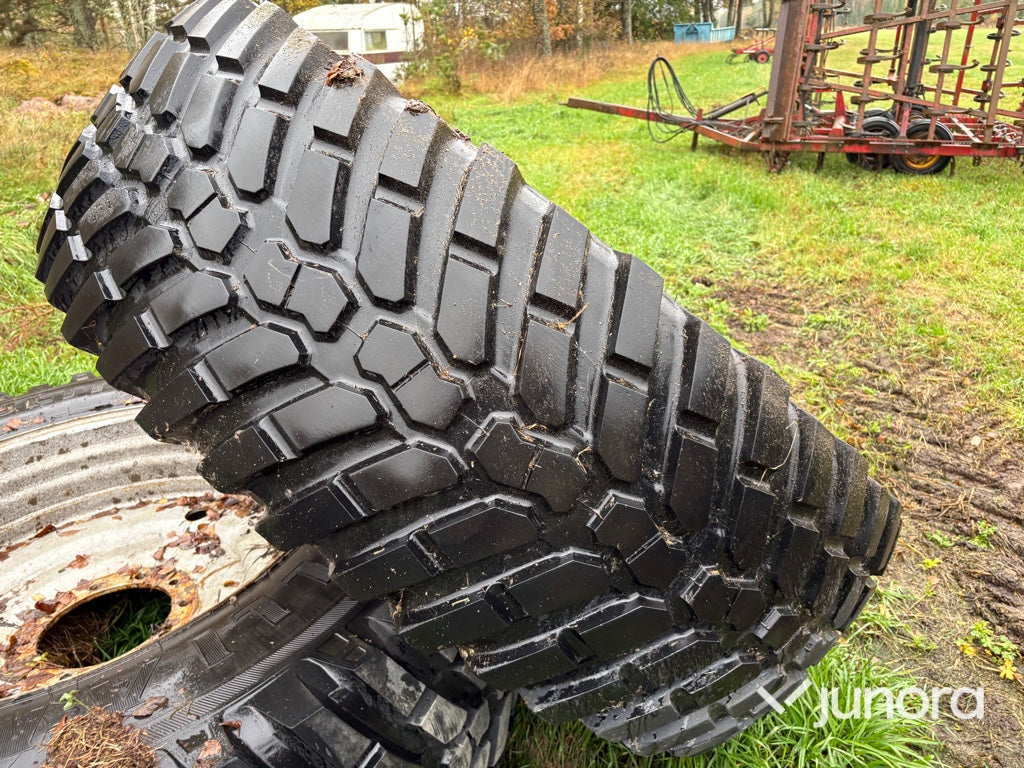 Traktordäck med fälg 650/65 R42 540/65 R30 4 st