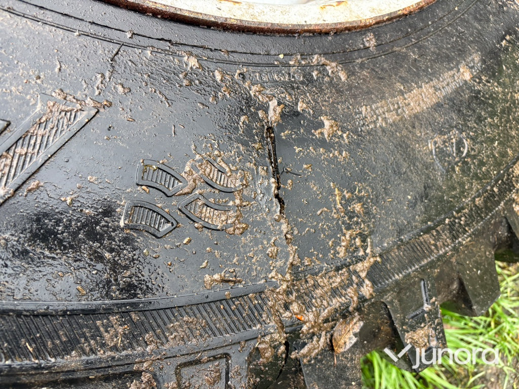 Traktordäck med fälg 650/65 R42 540/65 R30 4 st