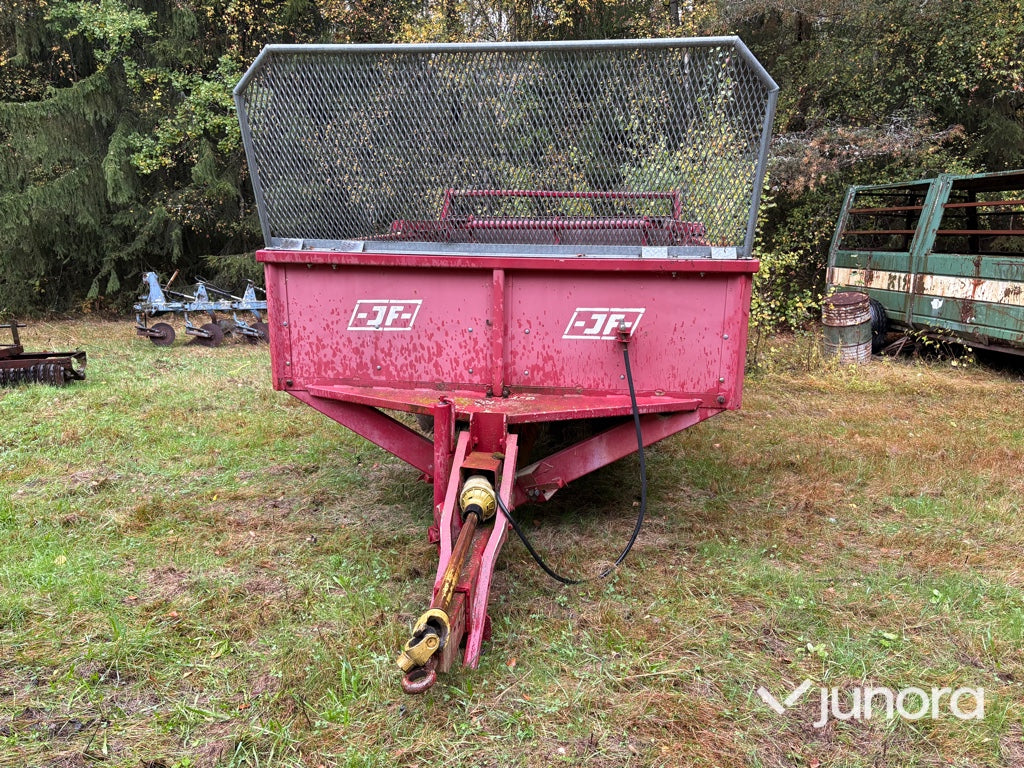 Fastgödselspridare JF ST 70