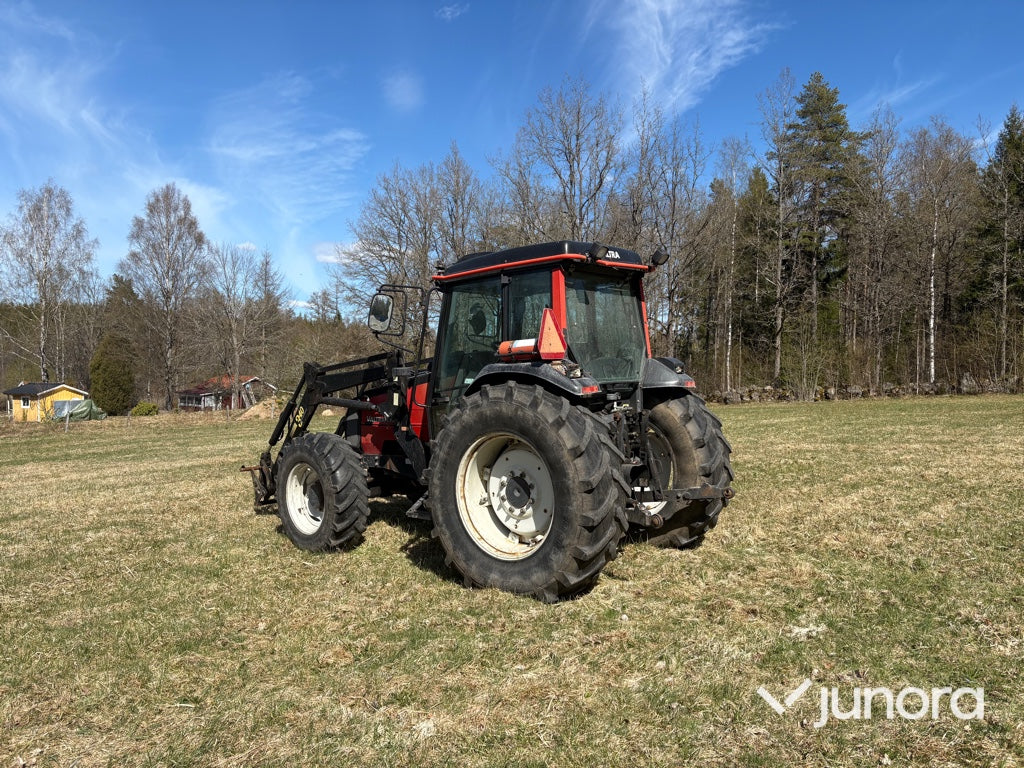 Traktor - Valmet, 800, Med frontlastare