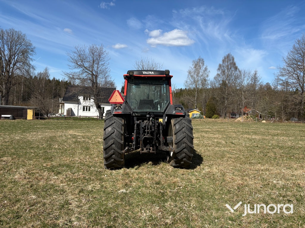 Traktor - Valmet, 800, Med frontlastare