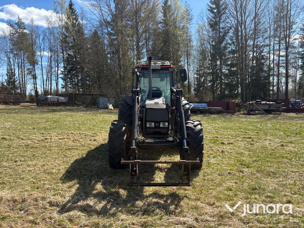 Traktor - Valmet, 800, Med frontlastare