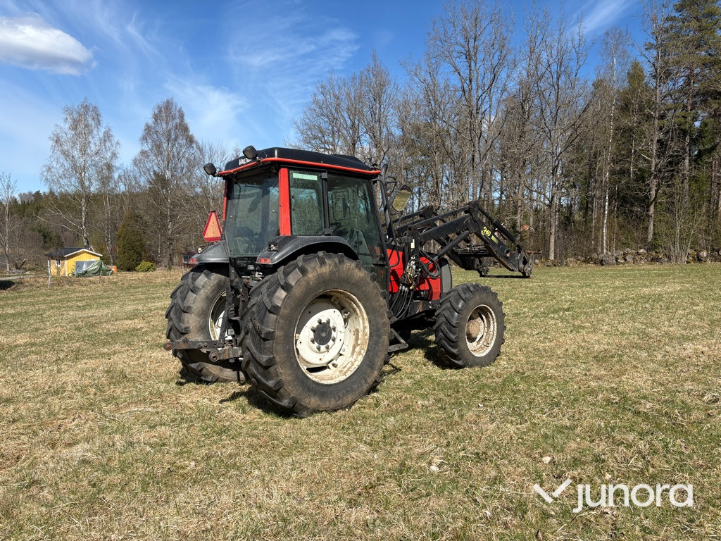 Traktor - Valmet, 800, Med frontlastare
