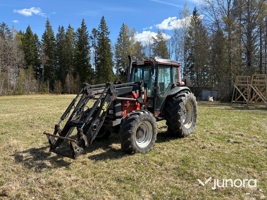 Traktor - Valmet, 800, Med frontlastare