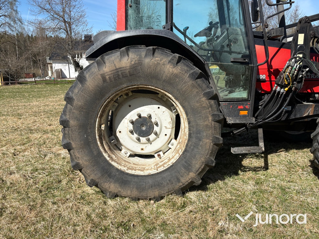 Traktor - Valmet, 800, Med frontlastare