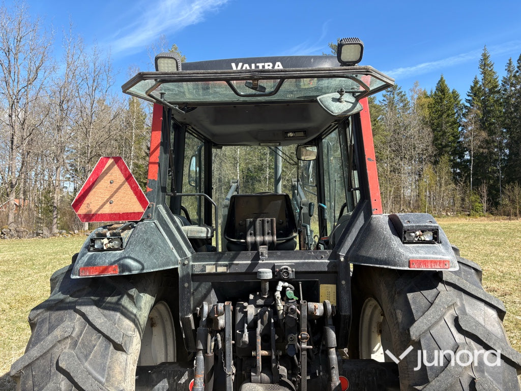 Traktor - Valmet, 800, Med frontlastare