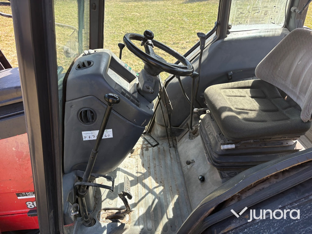 Traktor - Valmet, 800, Med frontlastare