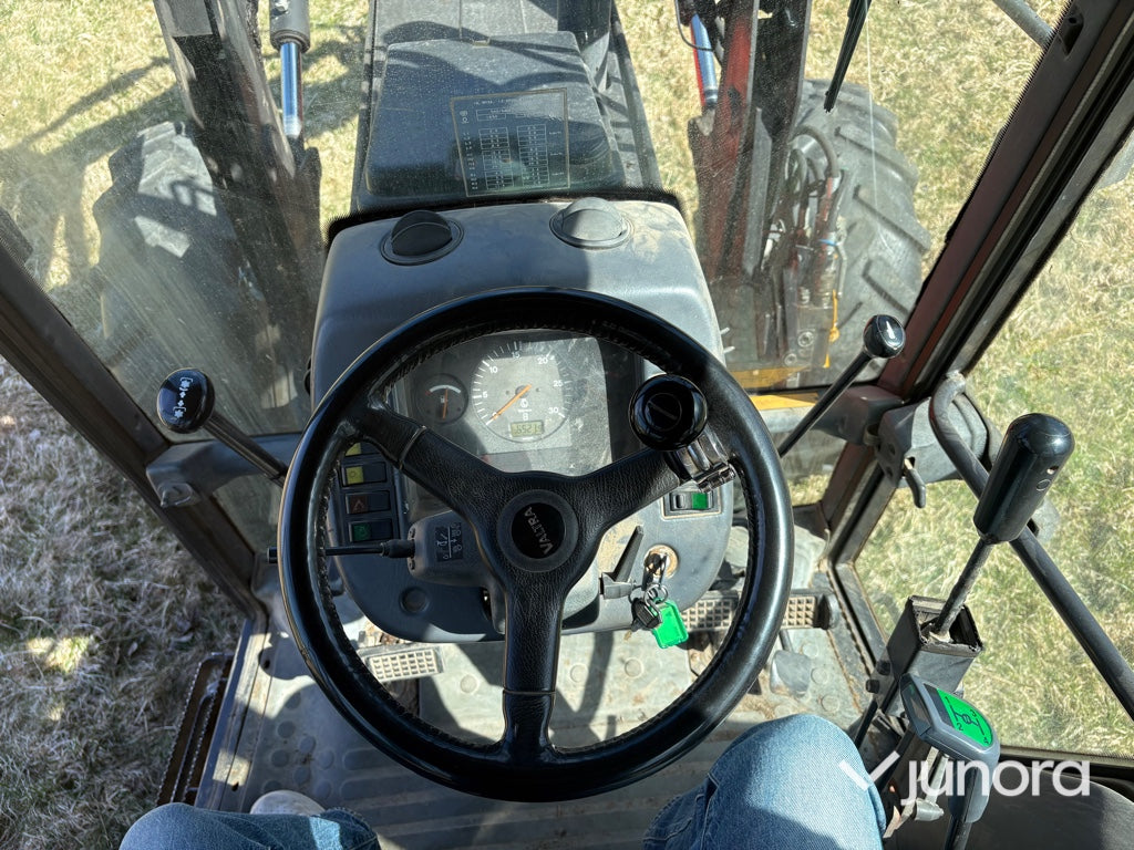 Traktor - Valmet, 800, Med frontlastare