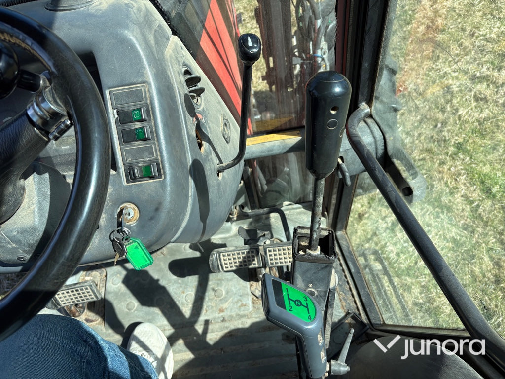 Traktor - Valmet, 800, Med frontlastare