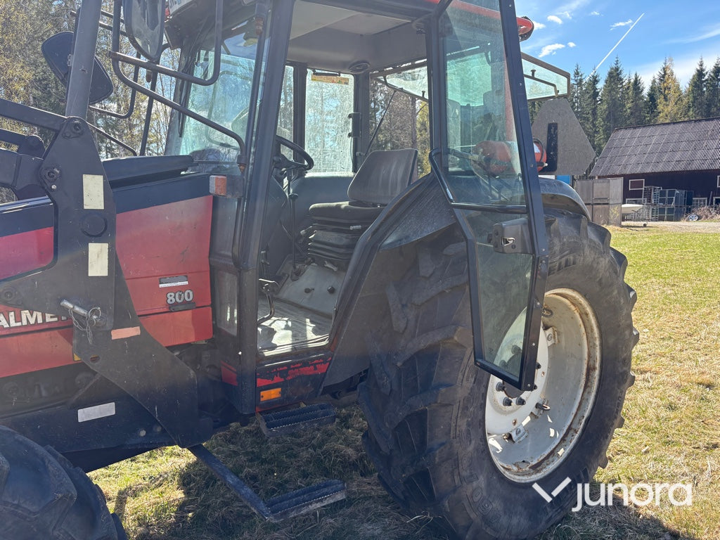 Traktor - Valmet, 800, Med frontlastare