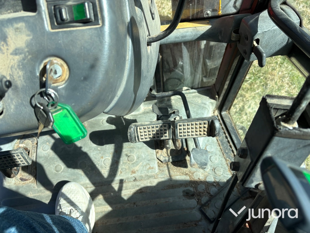 Traktor - Valmet, 800, Med frontlastare